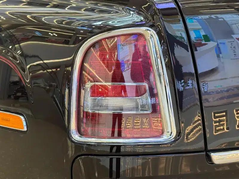 2013 Phantom 6.7L Extended Wheelbase (EWB) — миниатюра 8