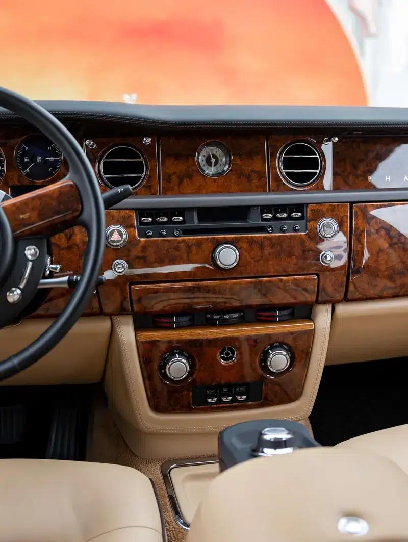 2011 Nissan Phantom 6.7T Automatic 4WD 4-Seater (Parallel Import) — миниатюра 13