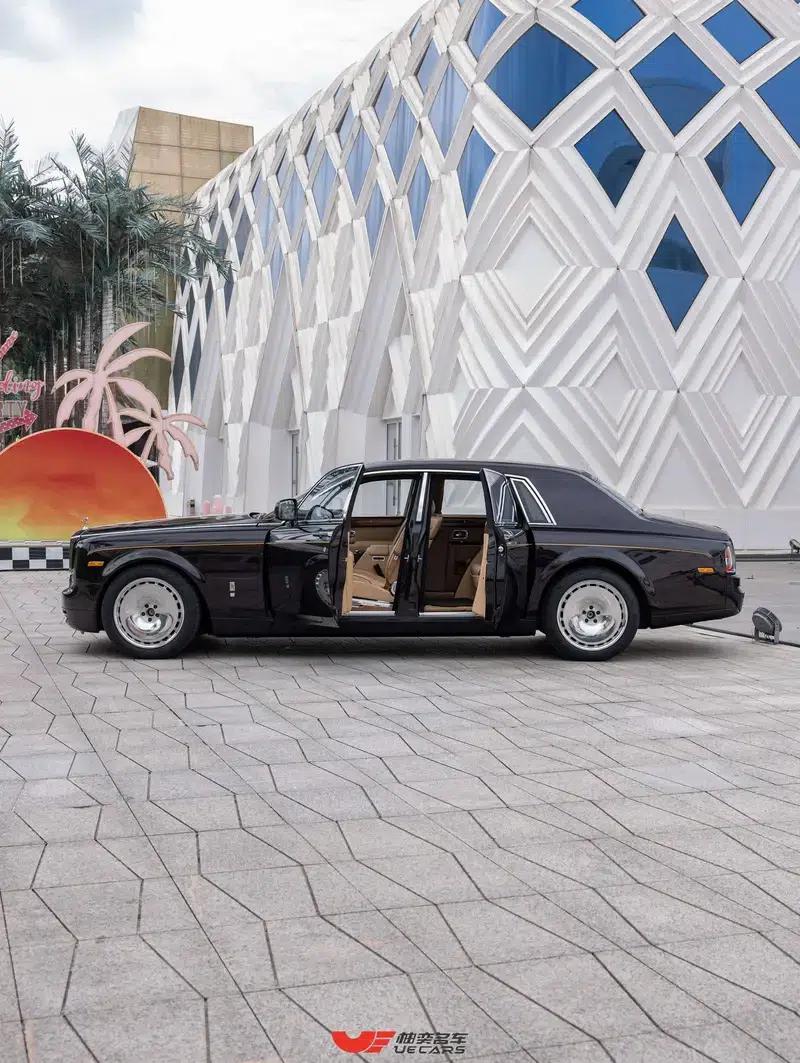 2011 Nissan Phantom 6.7T Automatic 4WD 4-Seater (Parallel Import) — миниатюра 18