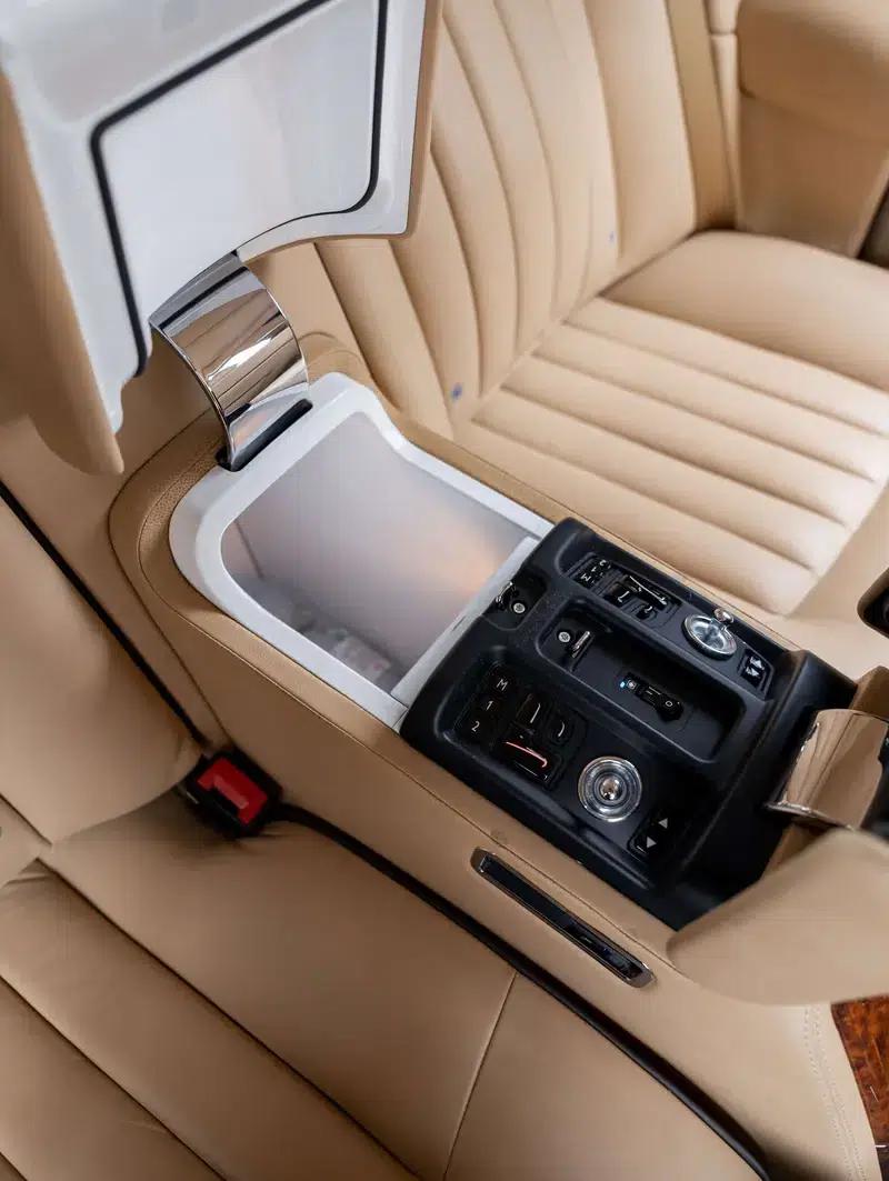2011 Nissan Phantom 6.7T Automatic 4WD 4-Seater (Parallel Import) — миниатюра 28