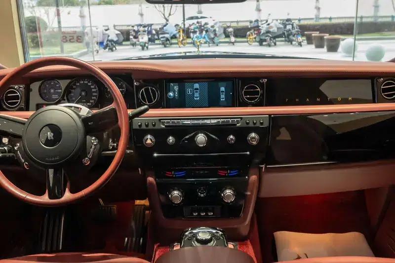 2013 Phantom 6.7L Extended Wheelbase (EWB) — миниатюра 11
