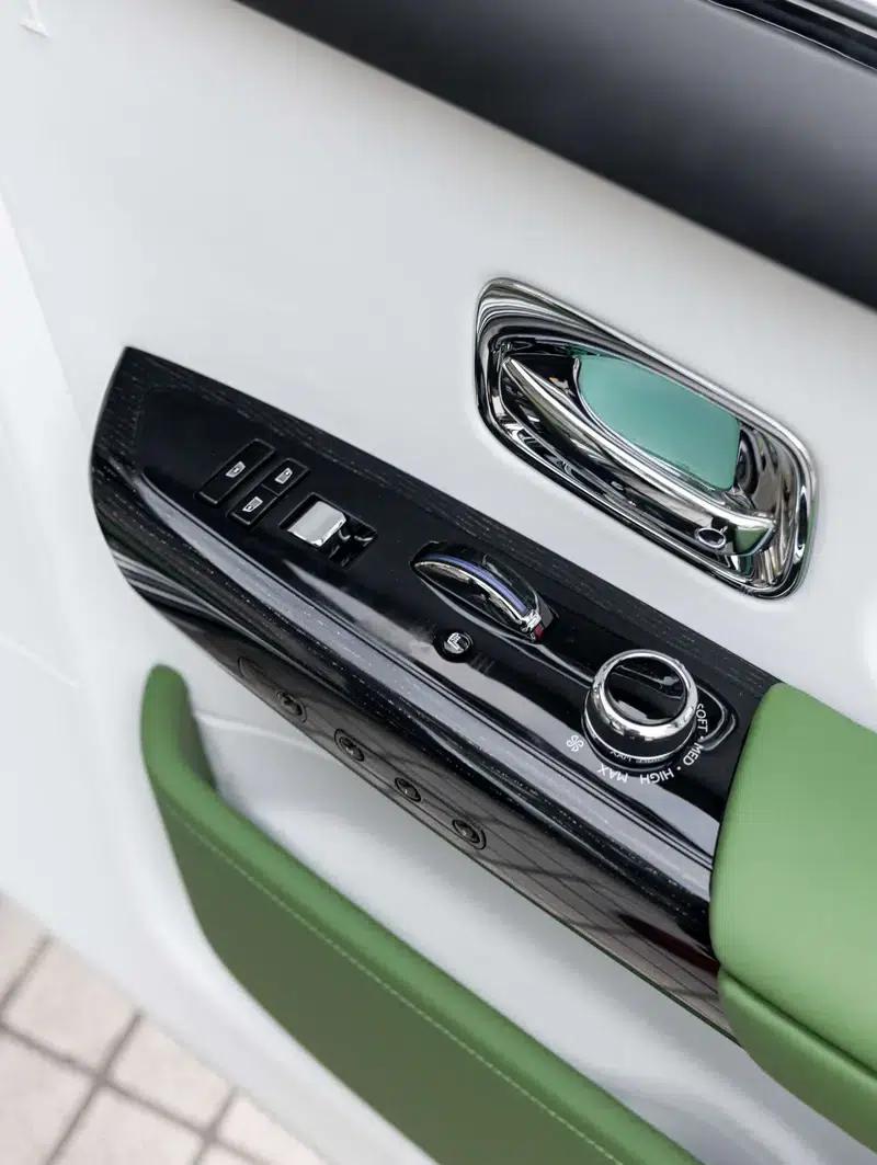 2022 Nissan Phantom 6.7T Automatic 4WD 4-Seater (Parallel Import) — миниатюра 17