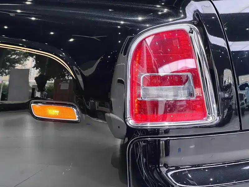 2006 Phantom 6.7L Extended Wheelbase (EWB) — миниатюра 17
