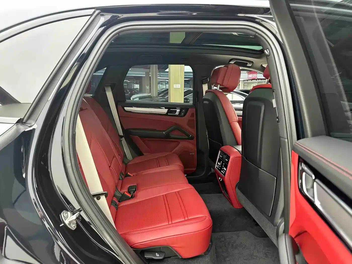 2023 Cayenne 3.0T Platinum Edition — миниатюра 6