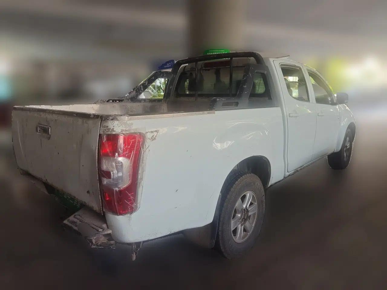 Isuzu JLM 2018 2.8T Classic Edition 4x4 Luxury Model with Extended Cargo Bed JE493ZLQ5F — миниатюра 6