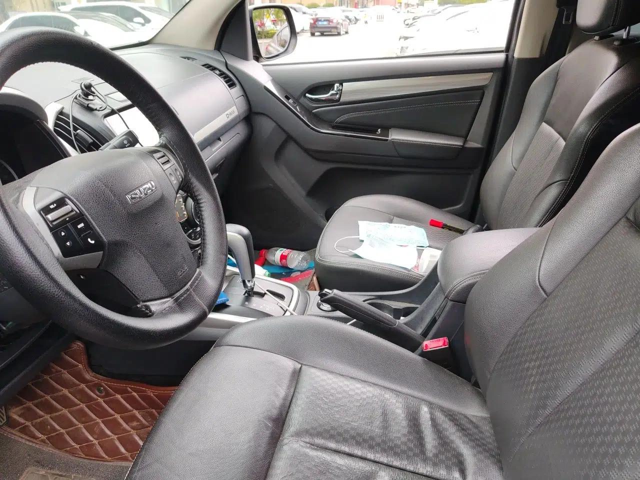Isuzu D-MAX 2018 3.0T Four-Wheel Drive Automatic Ultra-Luxury Version 4JJ1-TC HI — миниатюра 15