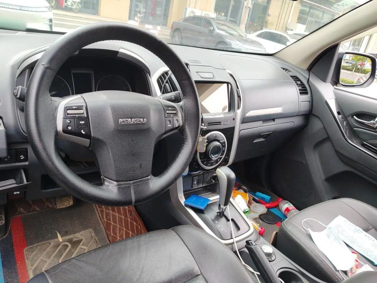 Isuzu D-MAX 2018 3.0T Four-Wheel Drive Automatic Ultra-Luxury Version 4JJ1-TC HI — миниатюра 9