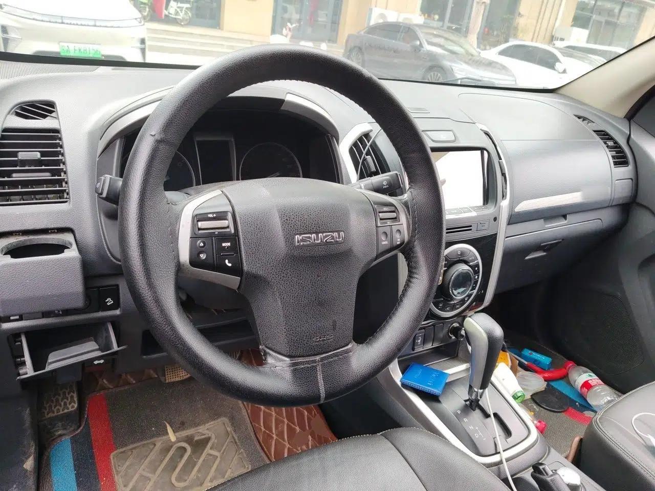Isuzu D-MAX 2018 3.0T Four-Wheel Drive Automatic Ultra-Luxury Version 4JJ1-TC HI — миниатюра 10