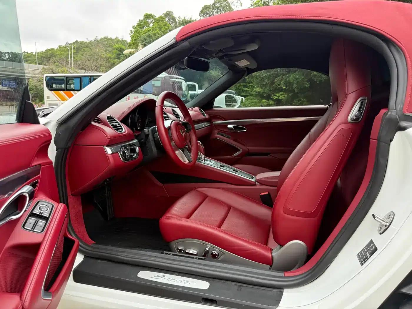 2022 Porsche 718 Boxster 2.0T — миниатюра 5