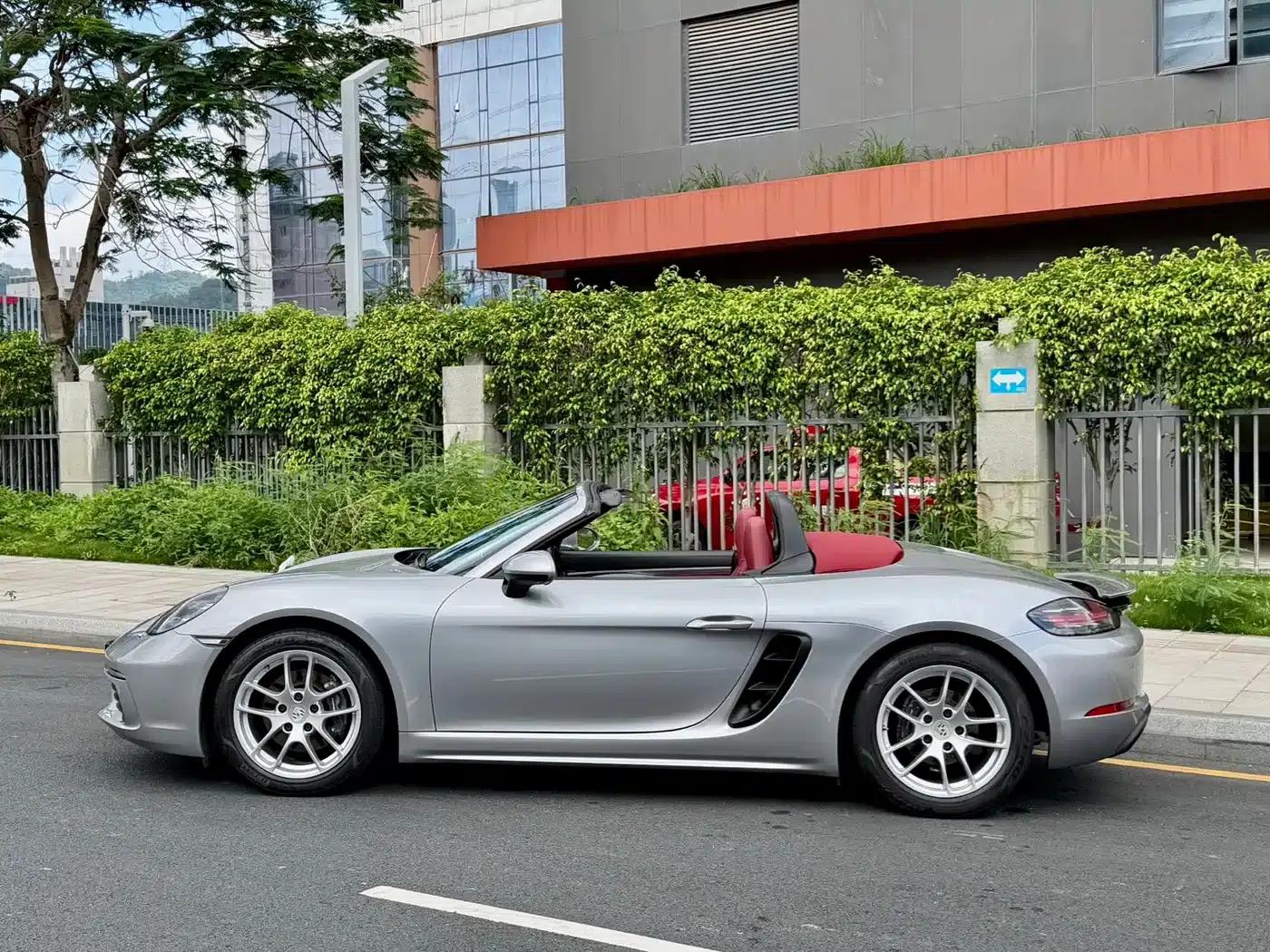 2022 Porsche 718 Boxster 2.0T — миниатюра 10