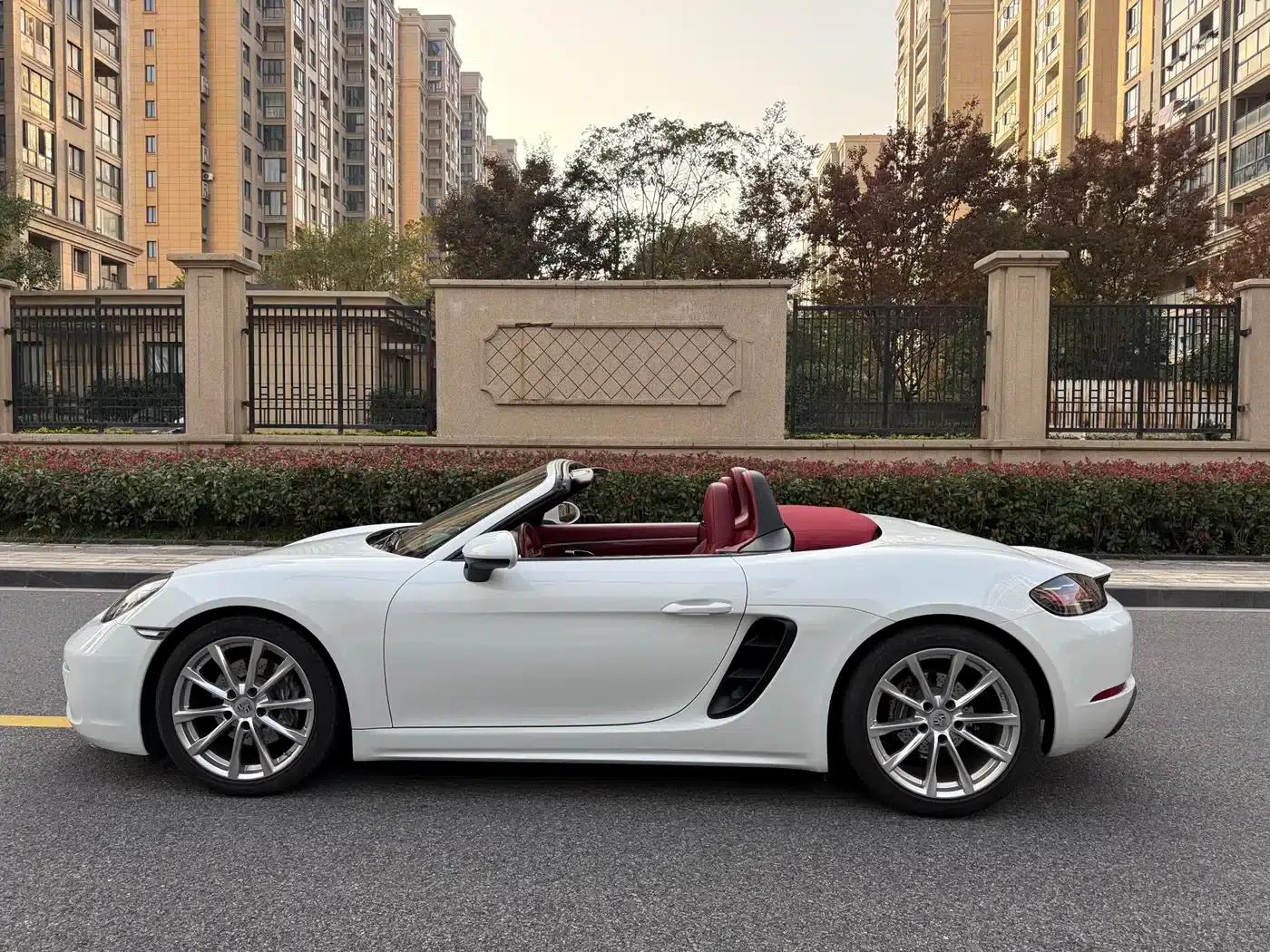 2022 Porsche 718 Boxster 2.0T — миниатюра 17