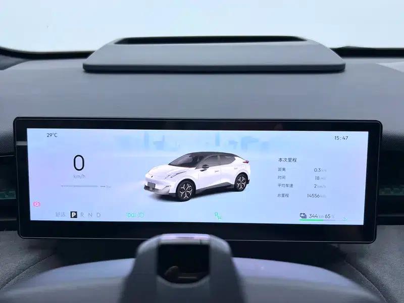 Lynk & Co Z20 2025 Model 530km RWD Max Sunrise Edition — миниатюра 15