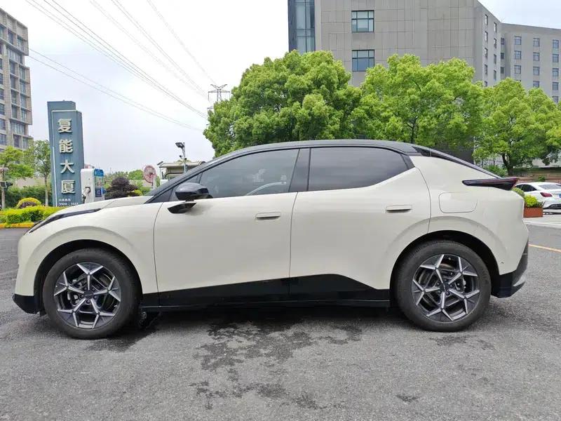 Lynk & Co Z20 2025 Model 530km RWD Pro — миниатюра 4