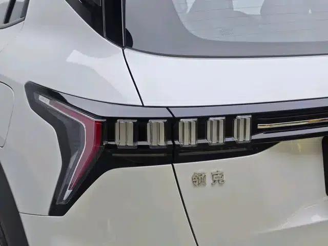 Lynk & Co 06 EM-P 2023 PHEV Remix Pro — миниатюра 13