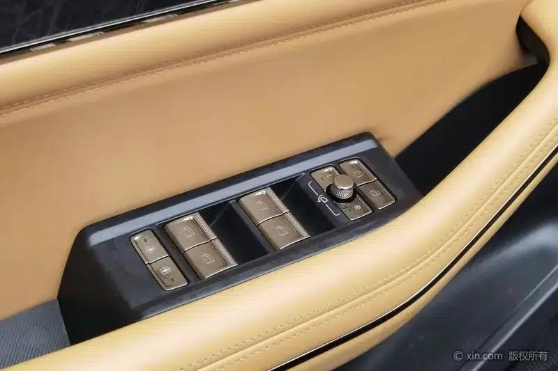 Lynk & Co 09 2021 2.0T Halo 7-seater — миниатюра 23
