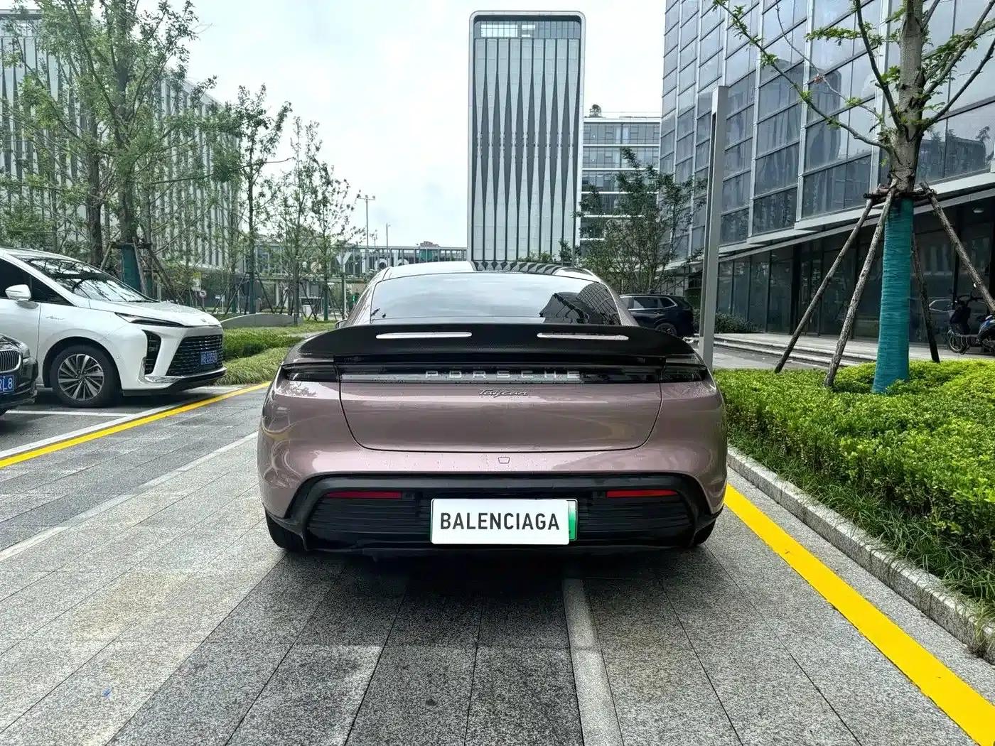 2020 Taycan — миниатюра 10