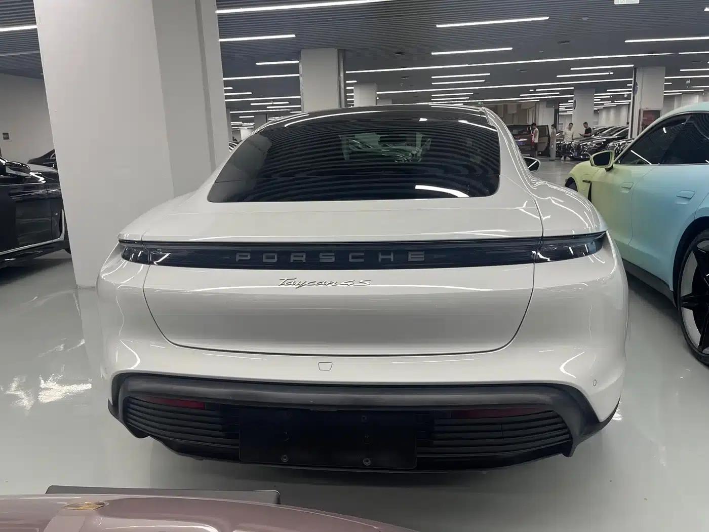2022 Taycan 4S — миниатюра 17