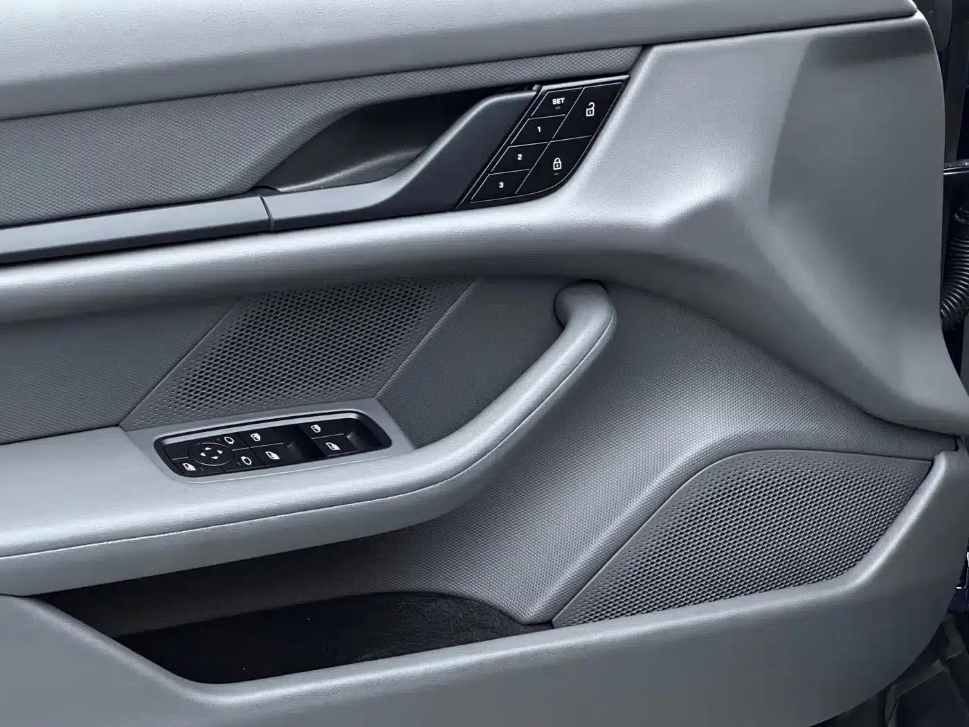 Taycan 2022 Taycan 4 Cross Turismo — миниатюра 11