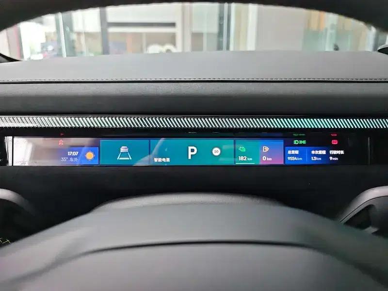 Lynk & Co 10 EM-P 2025 240 AWD Ultra Sport Edition — миниатюра 10