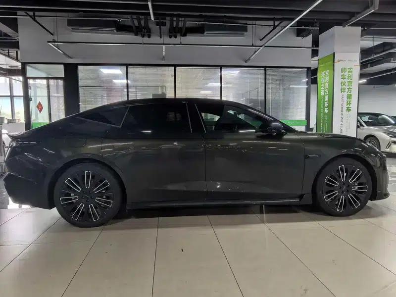 Lynk & Co 10 EM-P 2025 240 AWD Ultra Sport Edition — миниатюра 7