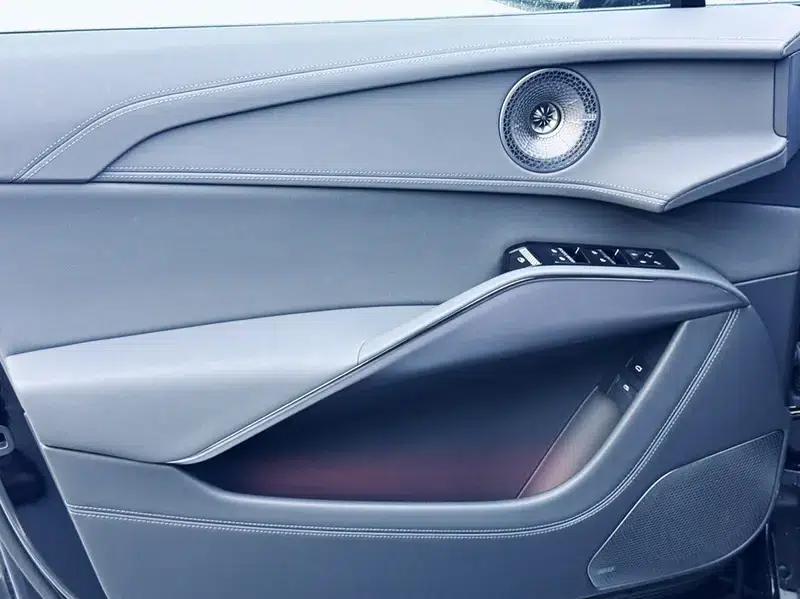 2025 Eletre 600 Luxury Edition — миниатюра 16