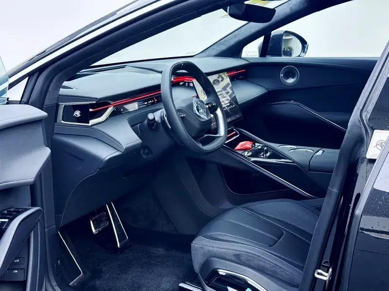 2025 Eletre 600 Luxury Edition — миниатюра 21