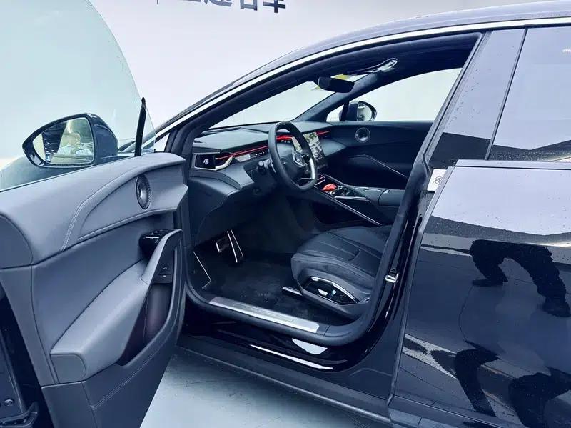 2025 Eletre 600 Luxury Edition — миниатюра 9
