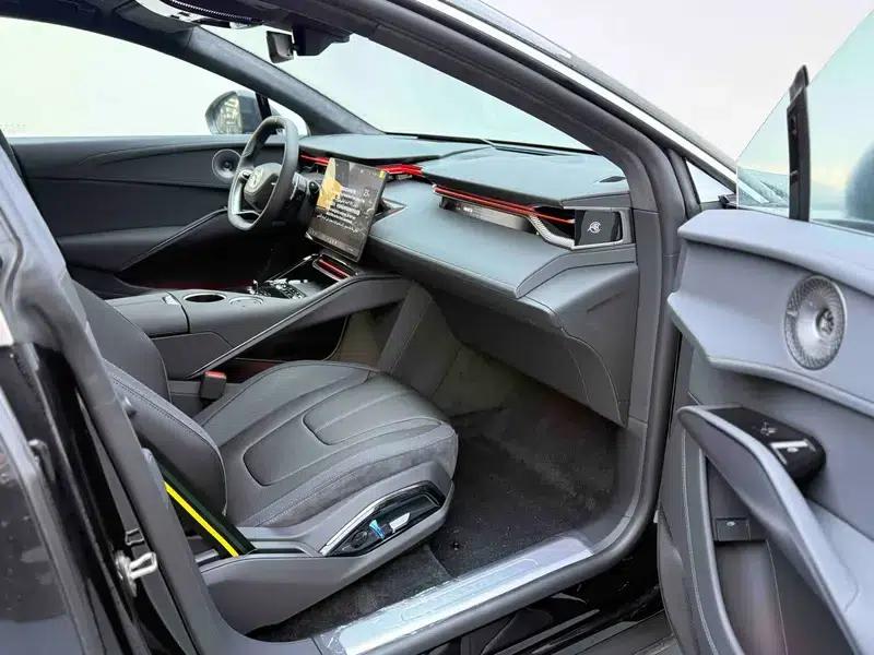 2025 Eletre 600 Luxury Edition — миниатюра 18