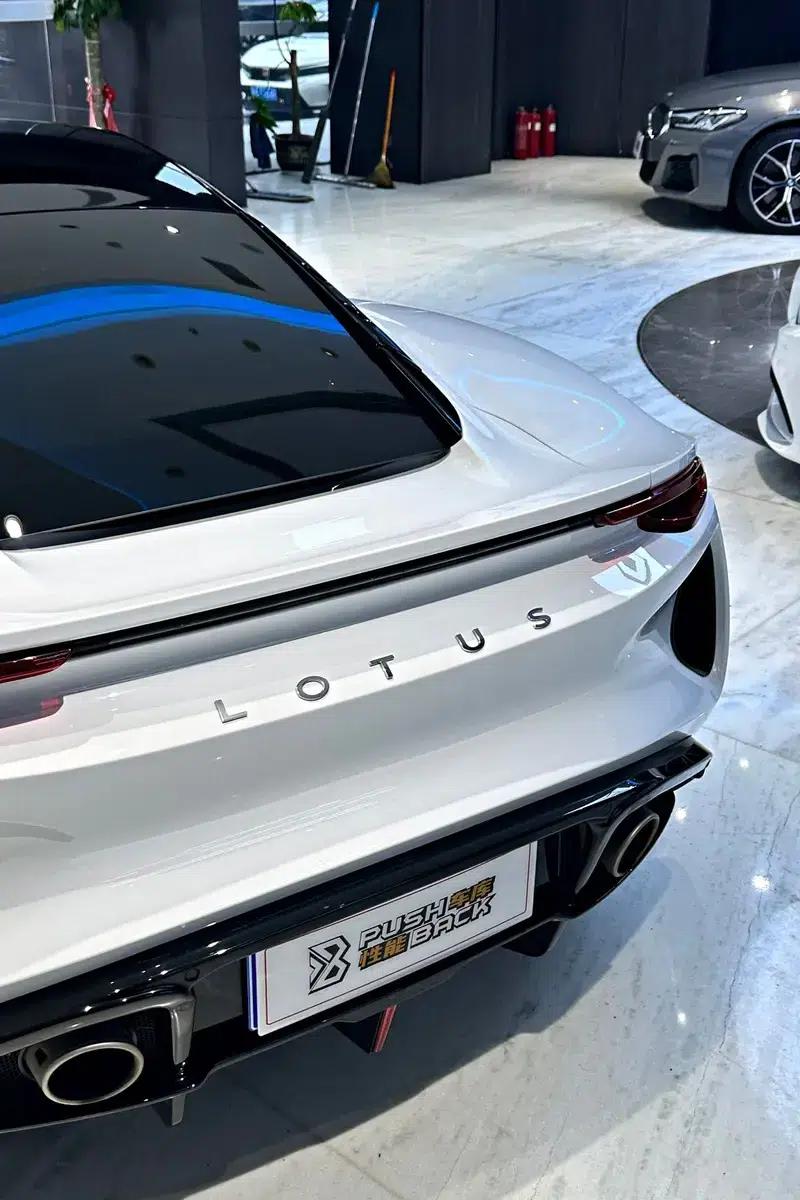 Emira 2022 2.0T L4 First Edition — миниатюра 6