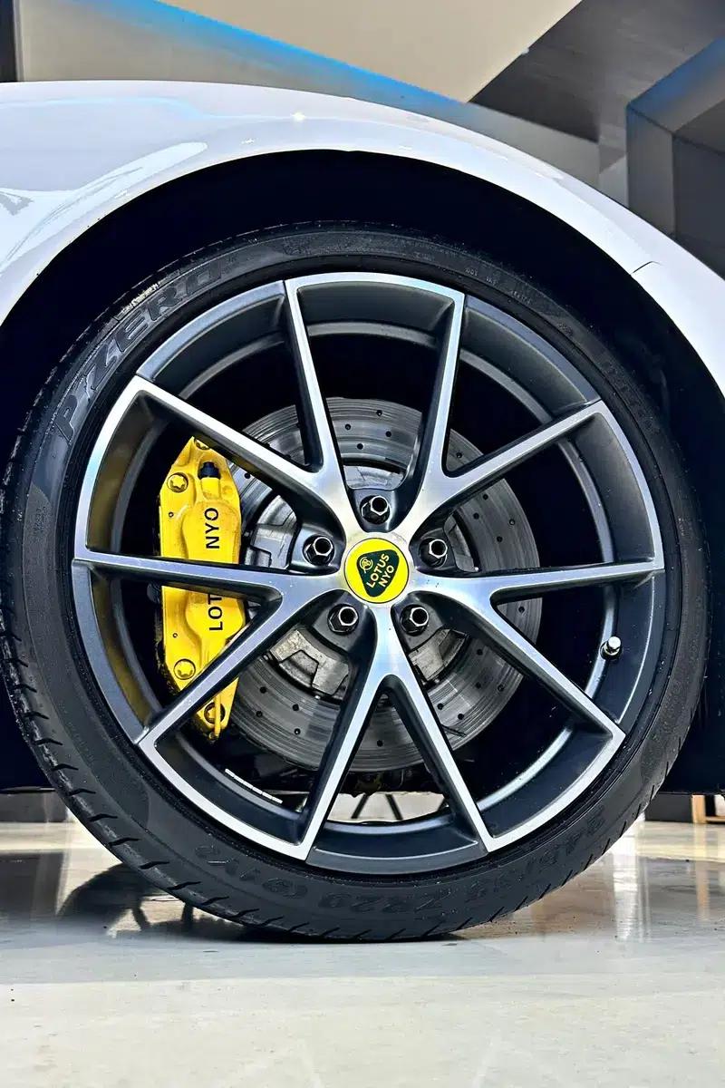 Emira 2022 2.0T L4 First Edition — миниатюра 7