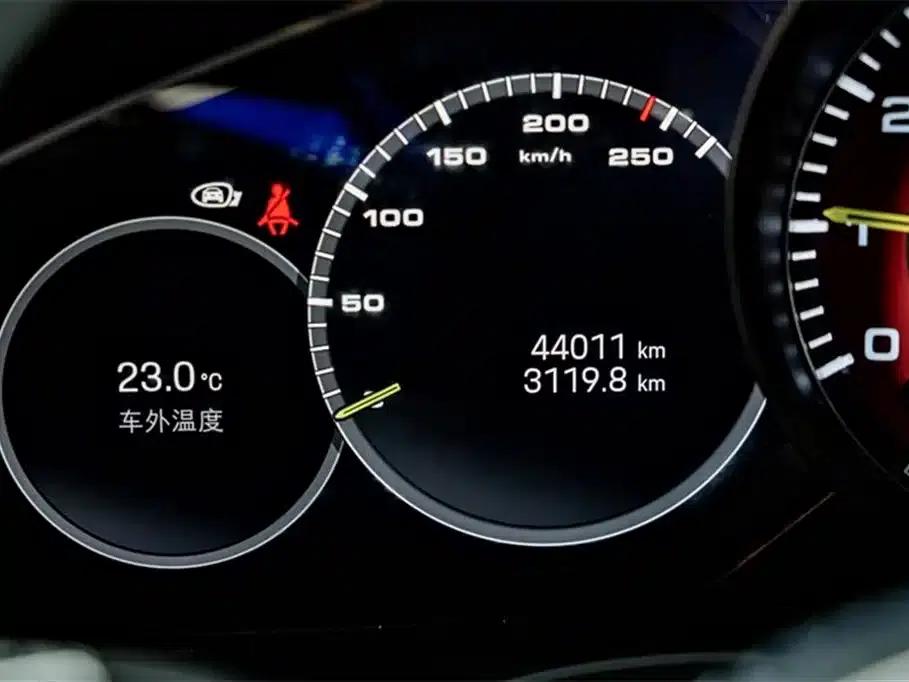 2023 Cayenne E-Hybrid 2.0T Platinum Edition — миниатюра 10