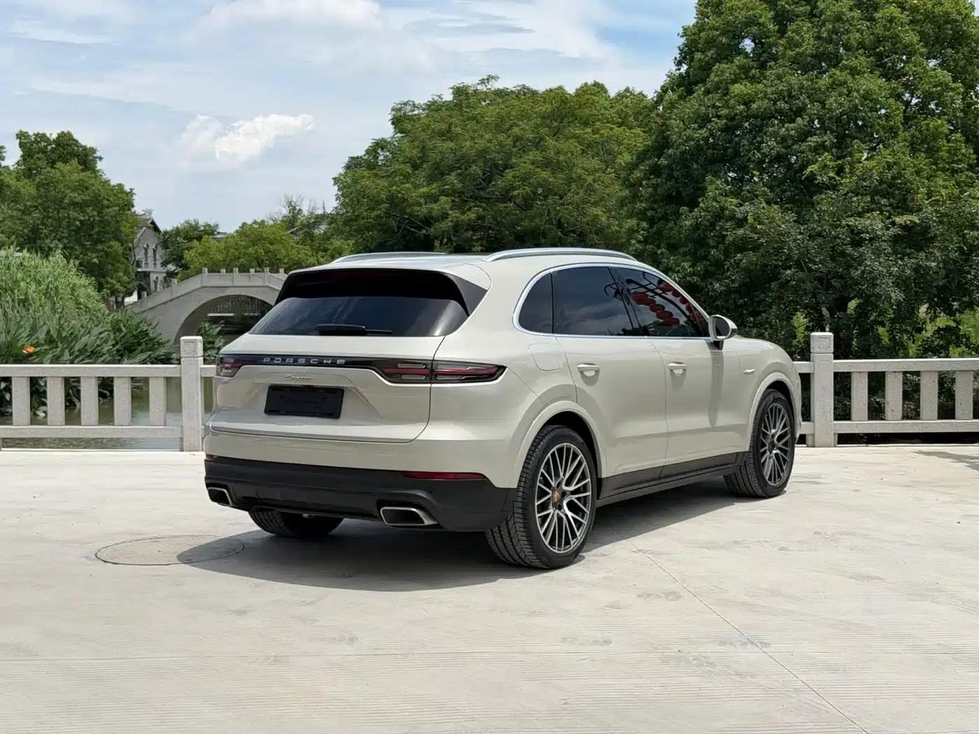 2022 Cayenne E-Hybrid 2.0T Platinum Edition — миниатюра 5
