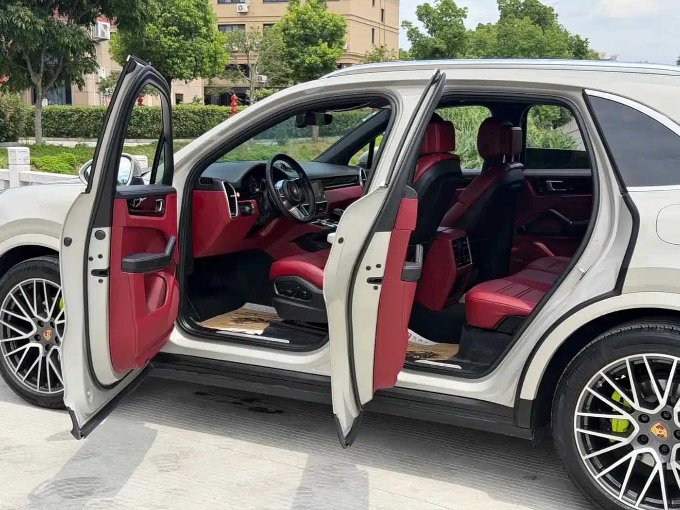 2022 Cayenne E-Hybrid 2.0T Platinum Edition — миниатюра 6