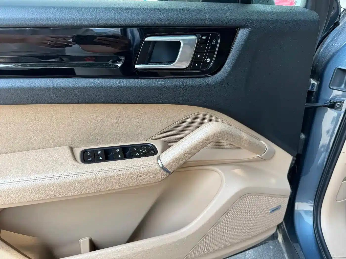 2019 Cayenne E-Hybrid 2.0T — миниатюра 5