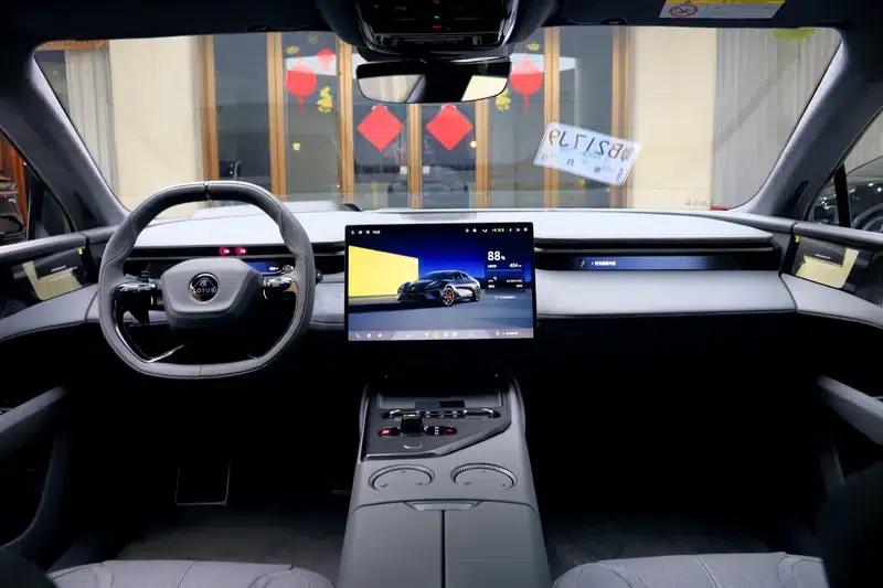 2025 Emeya 600 Luxury Edition — миниатюра 18