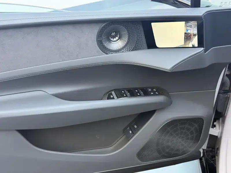 2025 Emeya 600 Luxury Edition — миниатюра 12