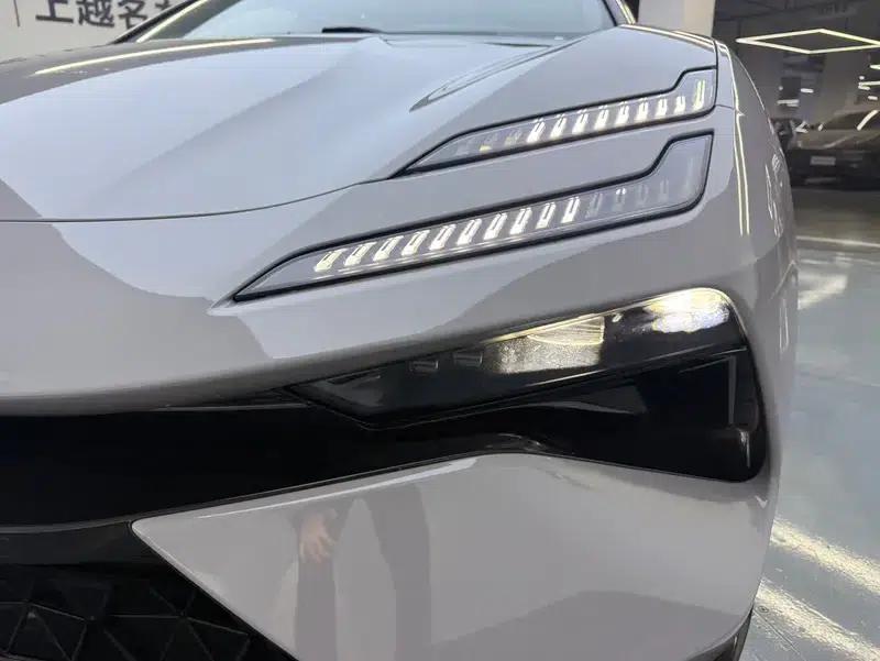 2025 Emeya 600 Luxury Edition — миниатюра 16