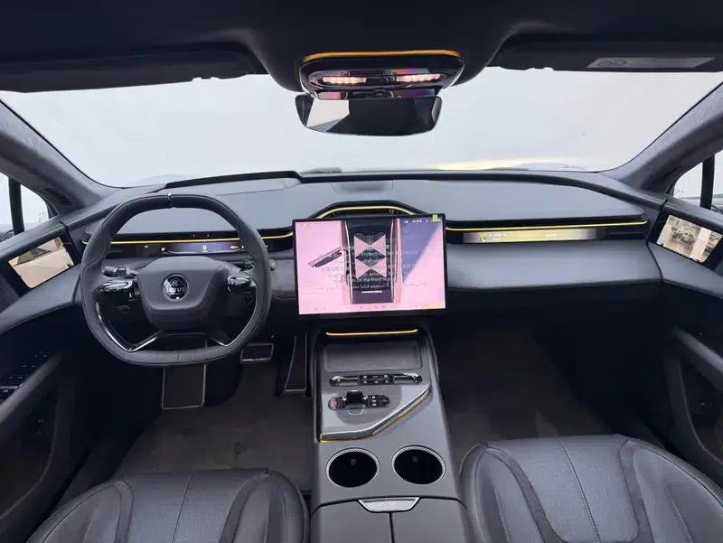 2025 Emeya 600 Luxury Edition — миниатюра 19