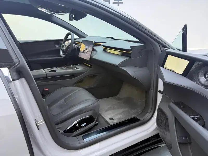 2025 Emeya 600 Luxury Edition — миниатюра 27