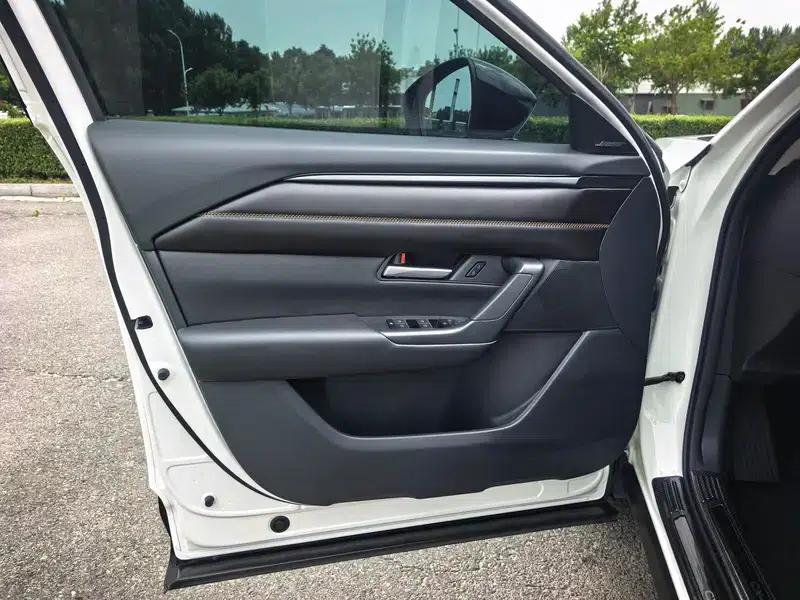 Mazda CX-50 2023 2.0L Automatic Comfort Edition — миниатюра 13