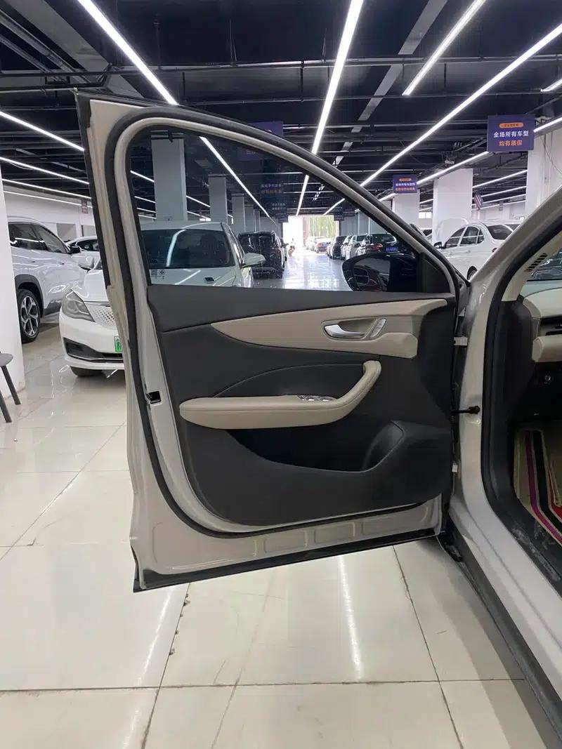 MG ES5 2025 525max Rear-Wheel Drive Intelligent Driving Edition — миниатюра 12