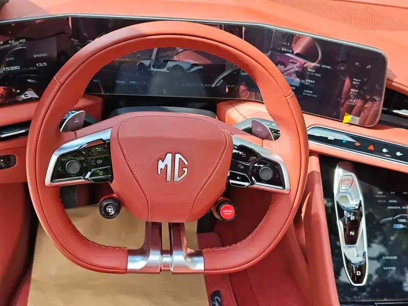 MG Cyberster 2024 520km Legendary 4WD Red Top Edition — миниатюра 13