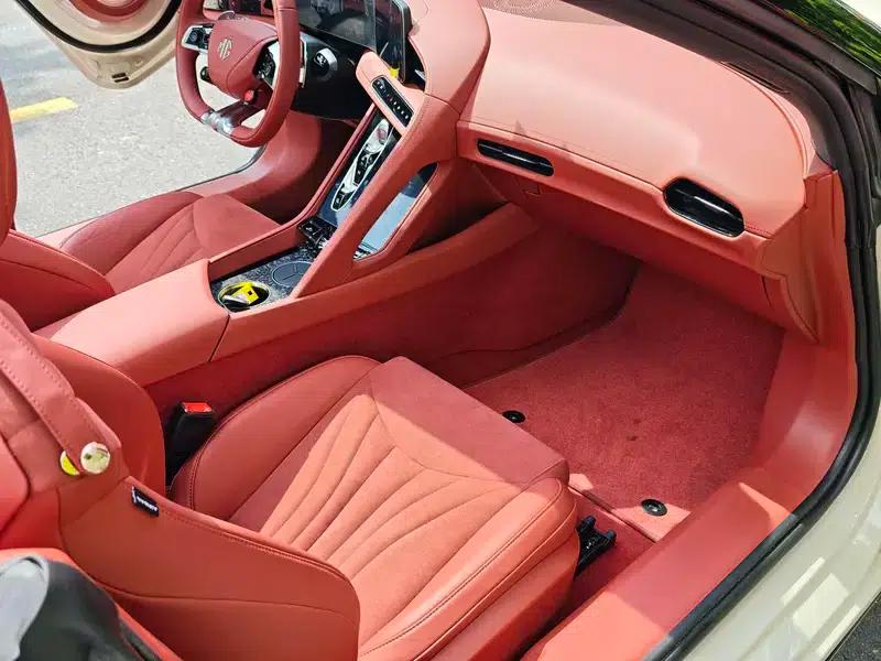 MG Cyberster 2024 520km Legendary 4WD Red Top Edition — миниатюра 15