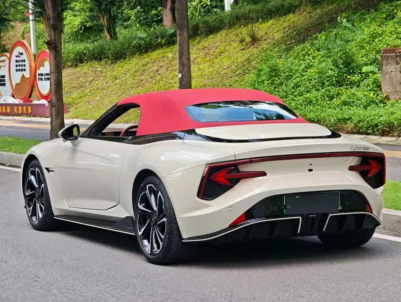 MG Cyberster 2024 520km Legendary 4WD Red Top Edition — миниатюра 5