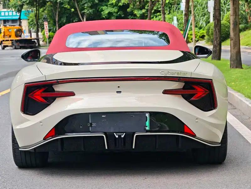 MG Cyberster 2024 520km Legendary 4WD Red Top Edition — миниатюра 6
