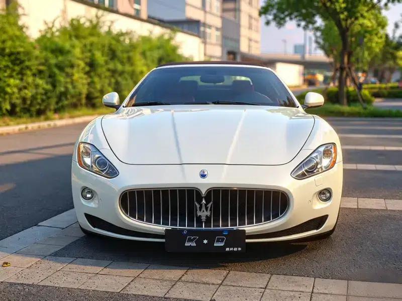 2012 GranCabrio 4.7L Sport — миниатюра 12