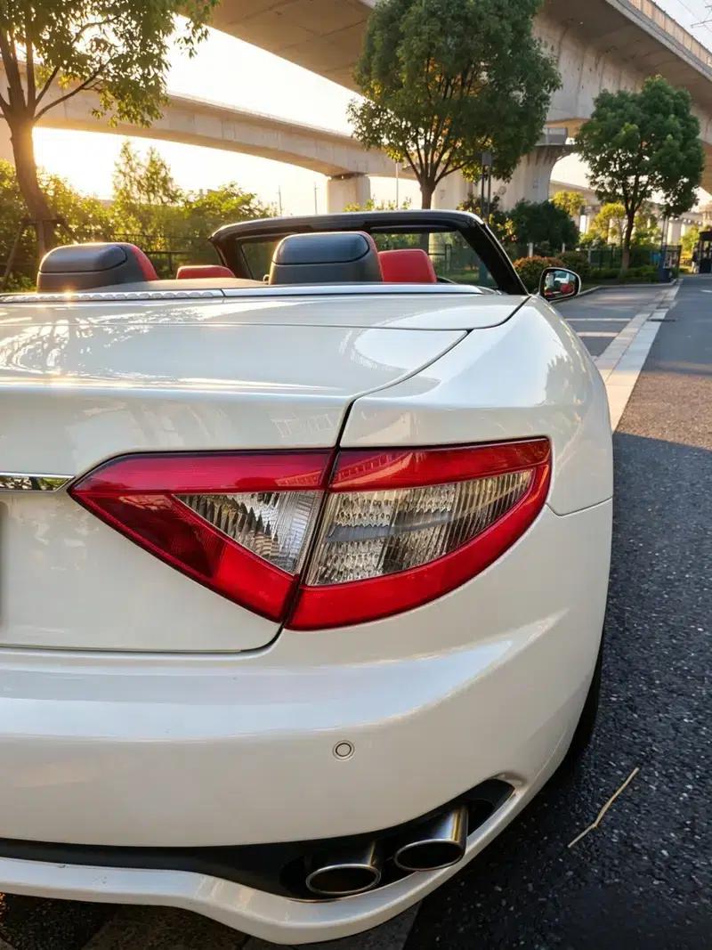 2012 GranCabrio 4.7L Sport — миниатюра 7