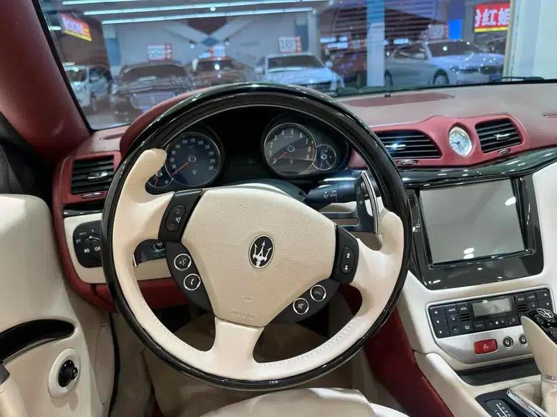 GranCabrio 2010 4.7L Automatic — миниатюра 15