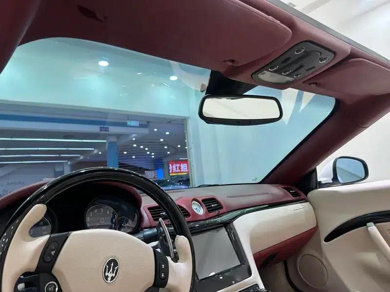GranCabrio 2010 4.7L Automatic — миниатюра 17