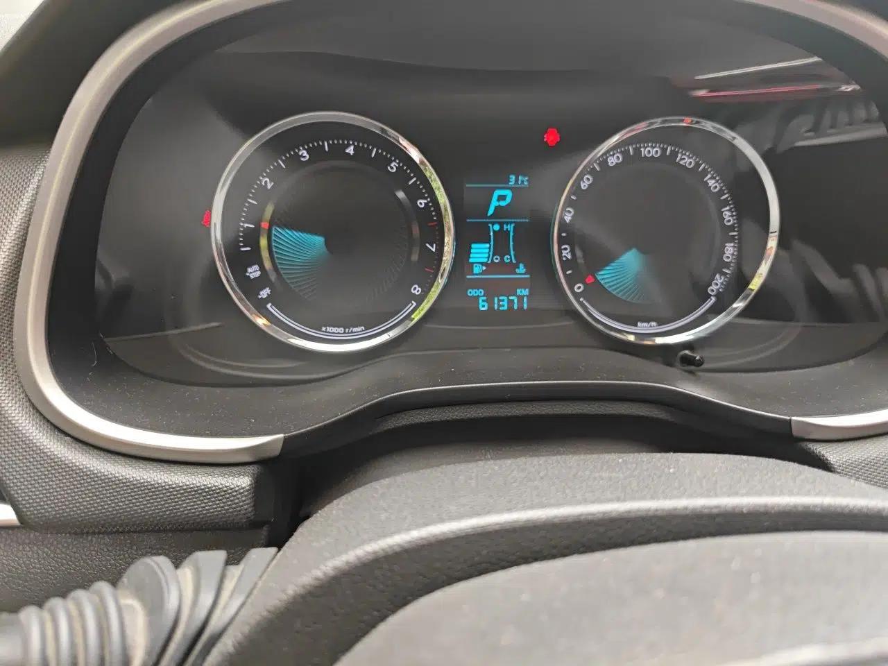 Chevrolet Lova RV 2016 1.5L Automatic FunDrive Edition — миниатюра 12